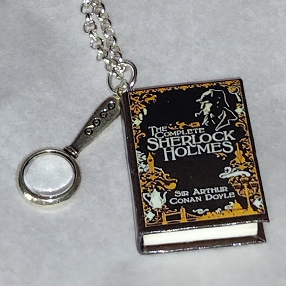 Sherlock Holmes Miniature Book Necklace NWT - Picture 2 of 6